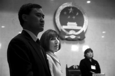 李阳家暴案准许离婚 妻子分得1200万及抚养权