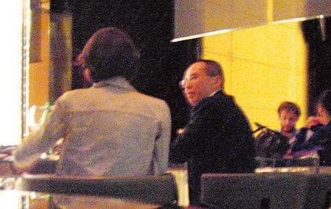 47岁李泽楷与29岁混血新欢约会 被曝当众调情