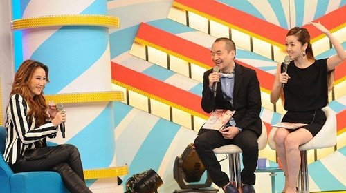 李玟称上厕所一百个保镖跟随:真的跟了一排人