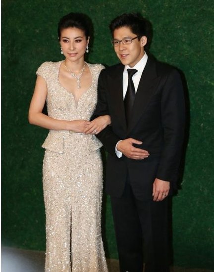 港媒曝郭晶晶打针催生 郭家父母低调赴港陪女